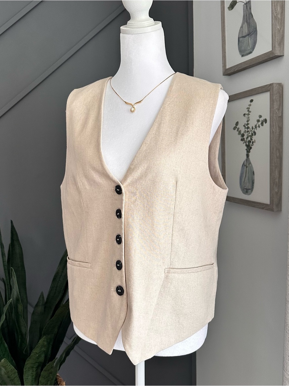 Zara Neutral Beige Vest with Contrast Buttons - Picture 2 of 7